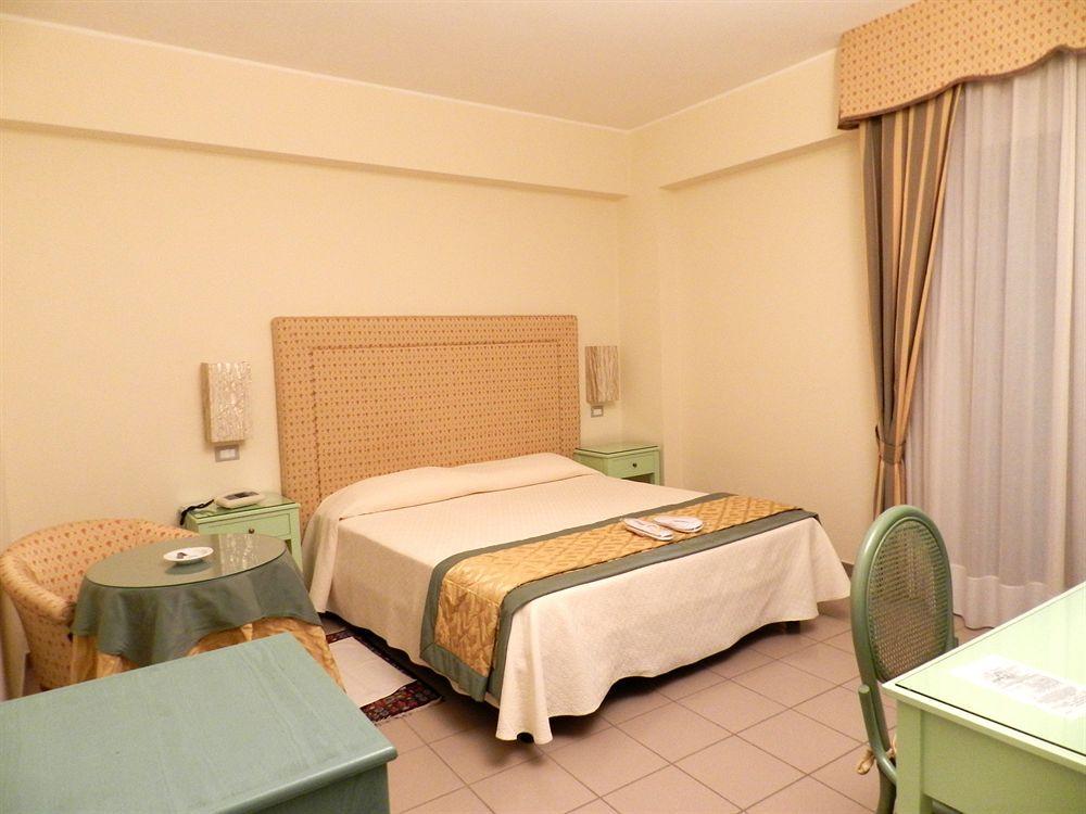 Hotel Il Mulino Capo dʼOrlando エクステリア 写真