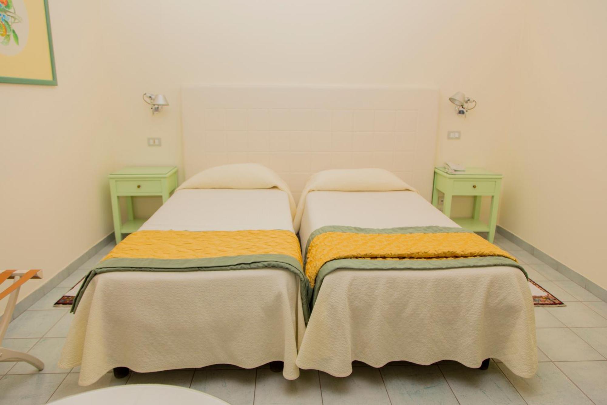 Hotel Il Mulino Capo dʼOrlando エクステリア 写真