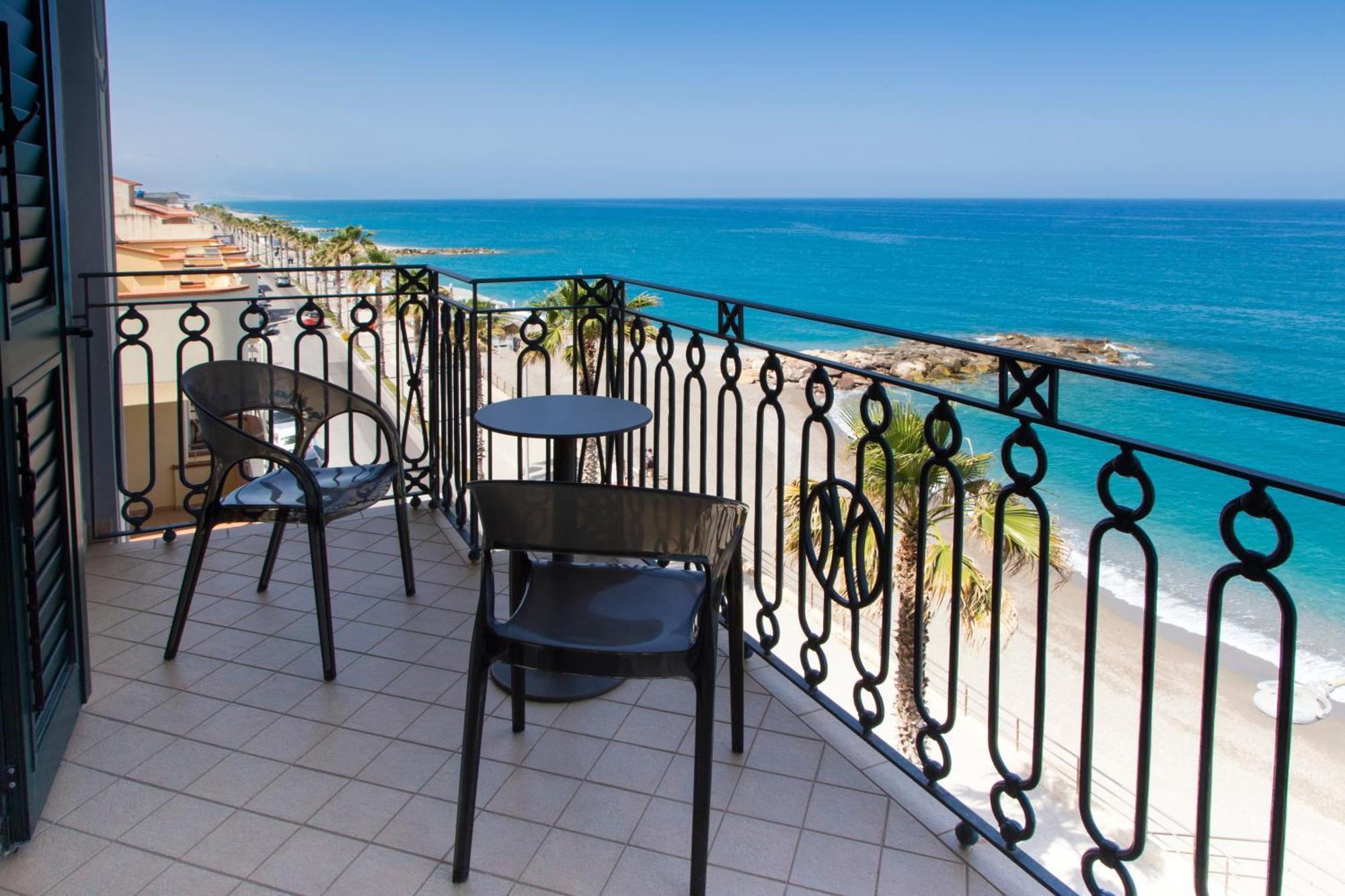 Hotel Il Mulino Capo dʼOrlando エクステリア 写真