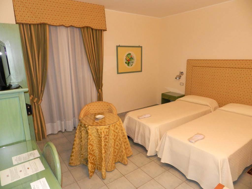 Hotel Il Mulino Capo dʼOrlando エクステリア 写真